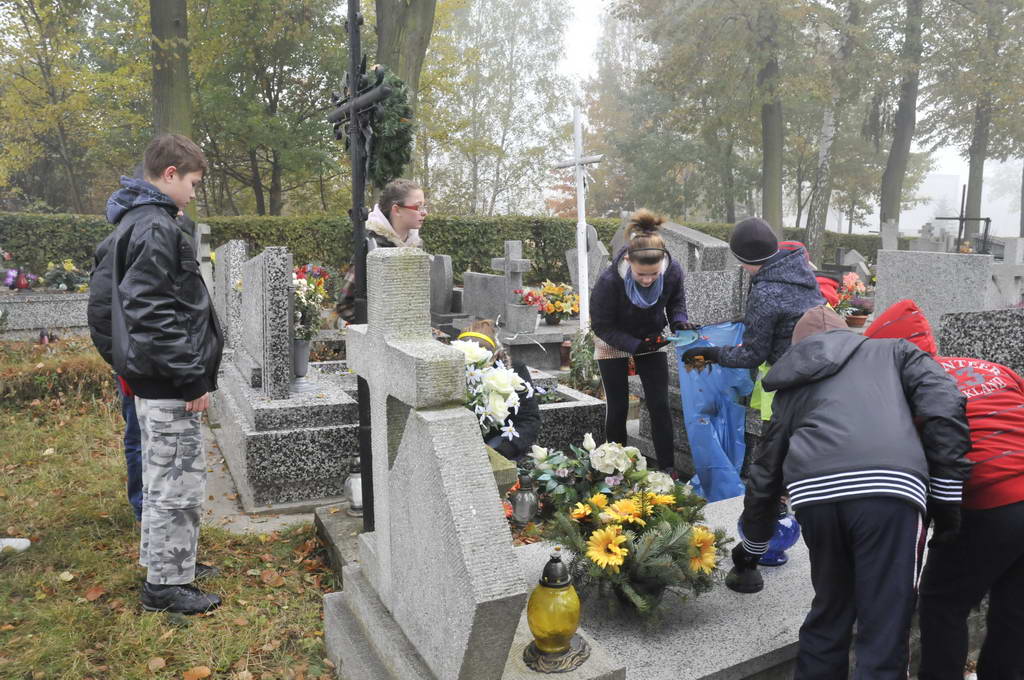 Porządkowanie grobów