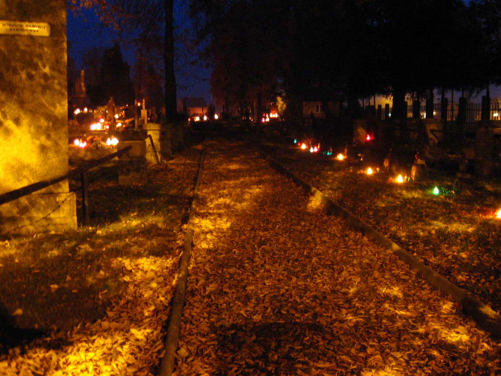 Cemntarz nocą