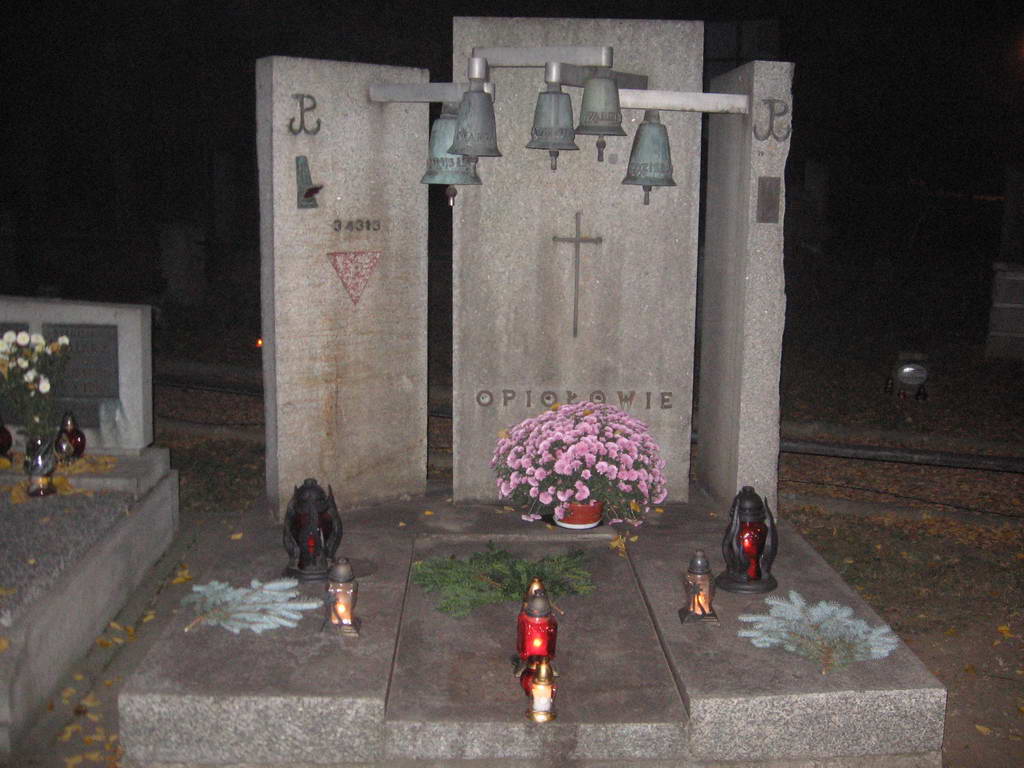 Cemntarz nocą
