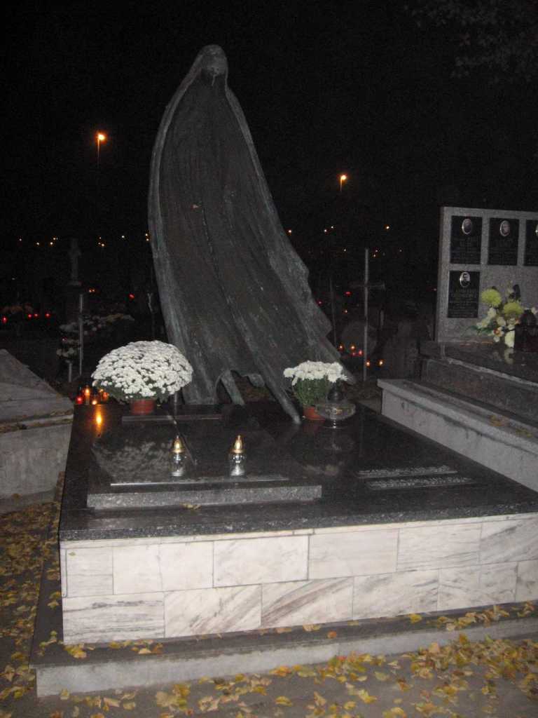 Cemntarz nocą