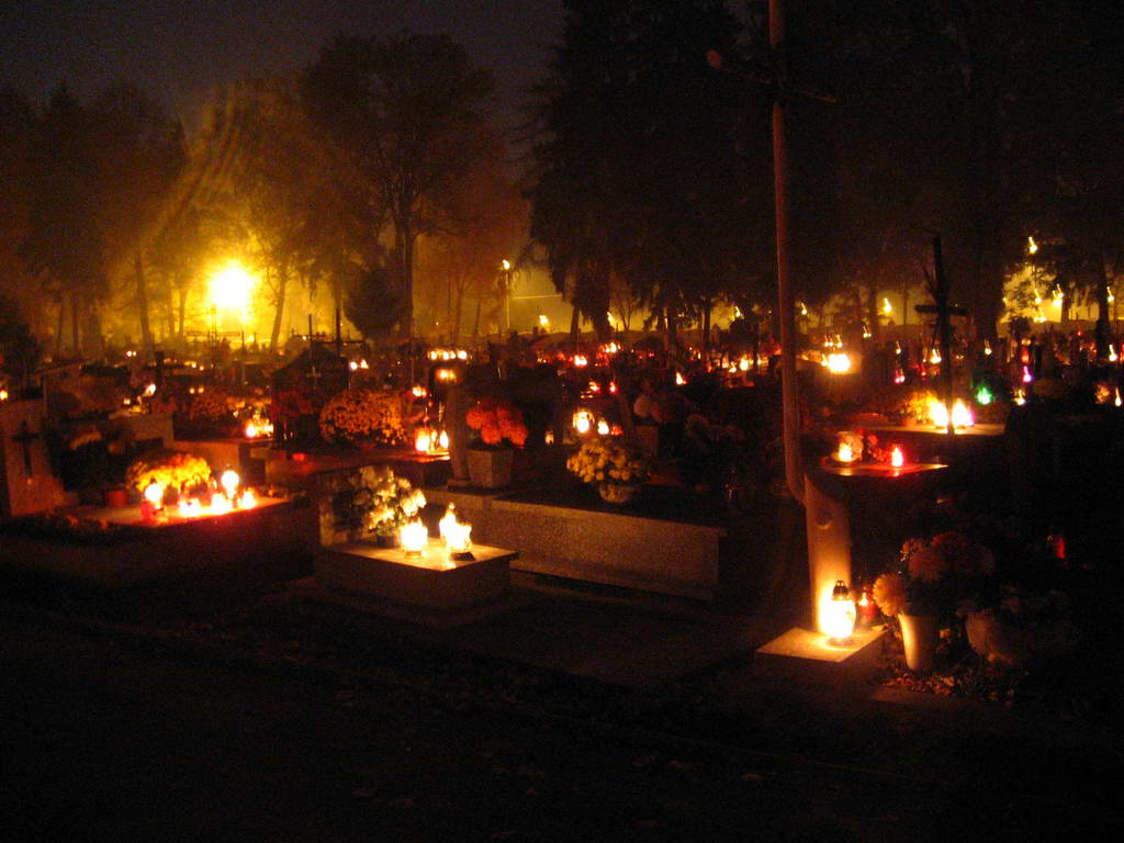 Cemntarz nocą