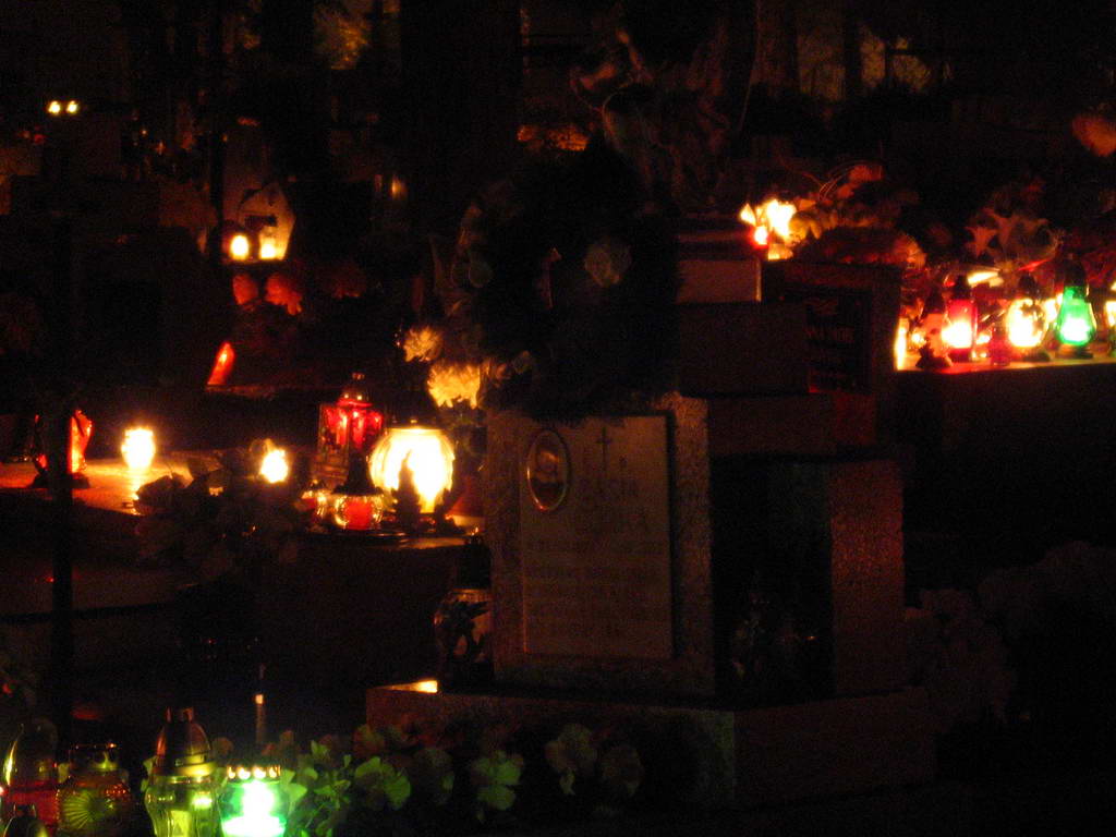 Cemntarz nocą