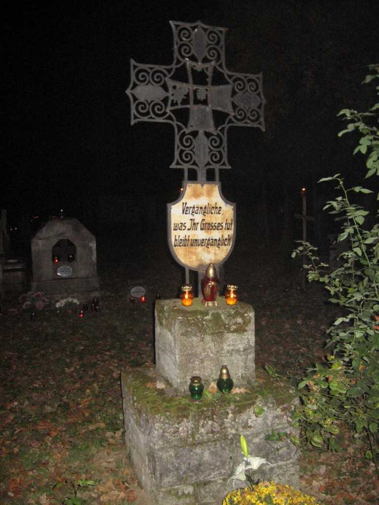 Cemntarz nocą
