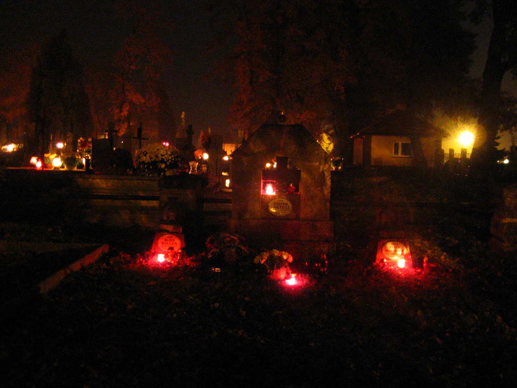 Cemntarz nocą