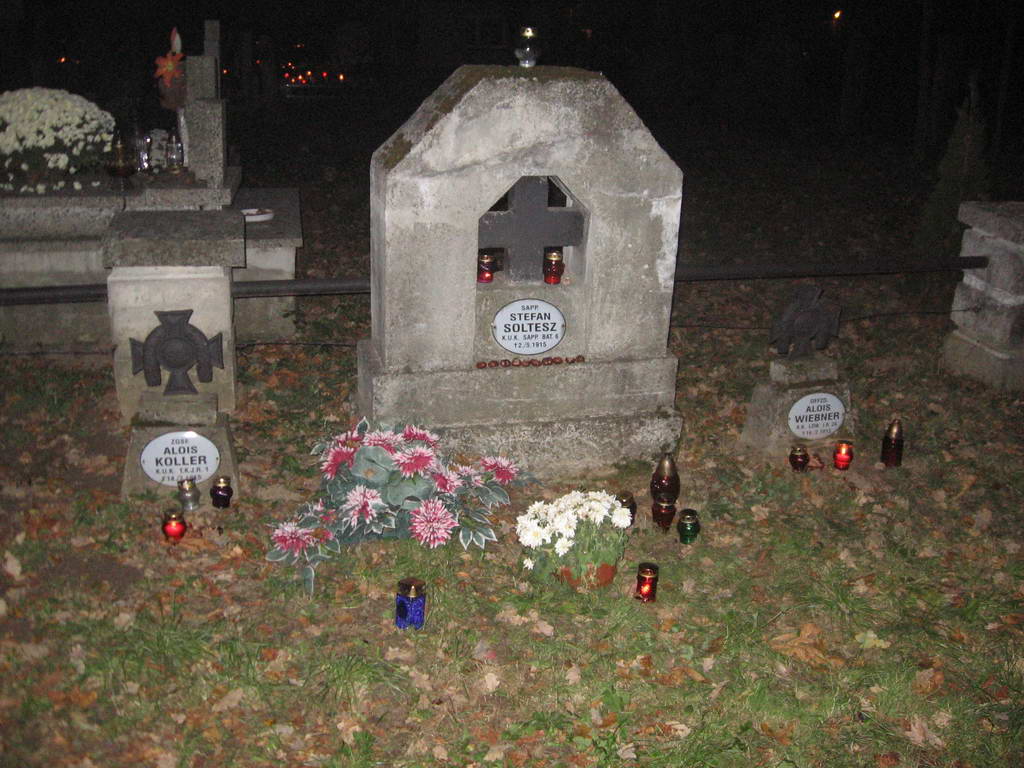 Cemntarz nocą