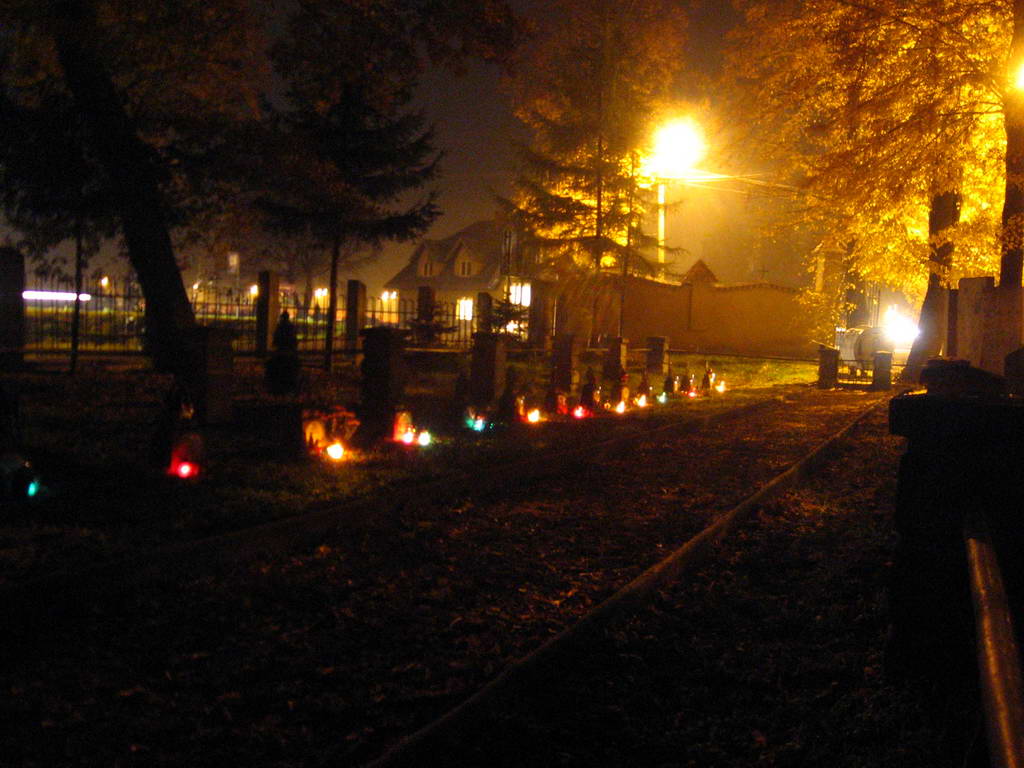 Cemntarz nocą
