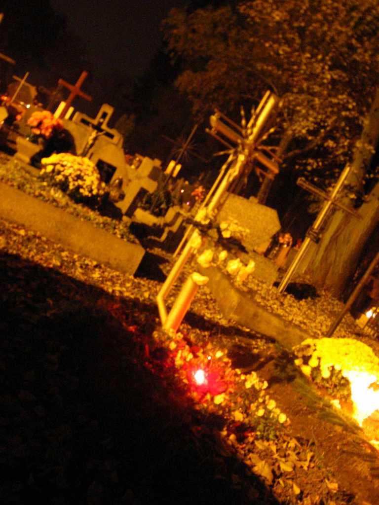 Cemntarz nocą