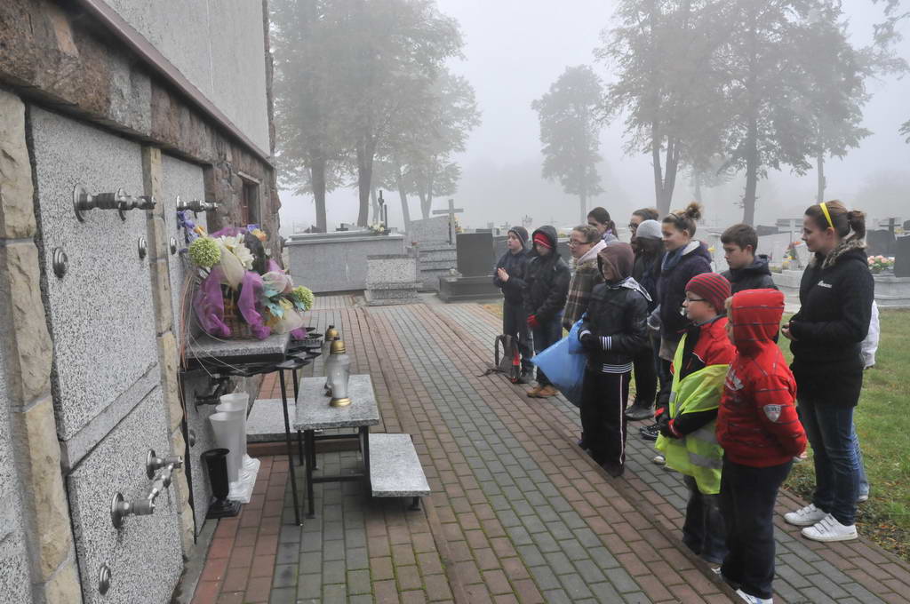 Porządkowanie grobów